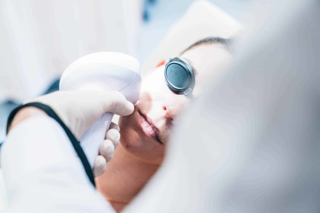 Laserzentrum Graz - Lasertherapie und Laserbehandlungen in Graz - Hautverjüngung in Graz mit der Lumecca Blitzlampe 3